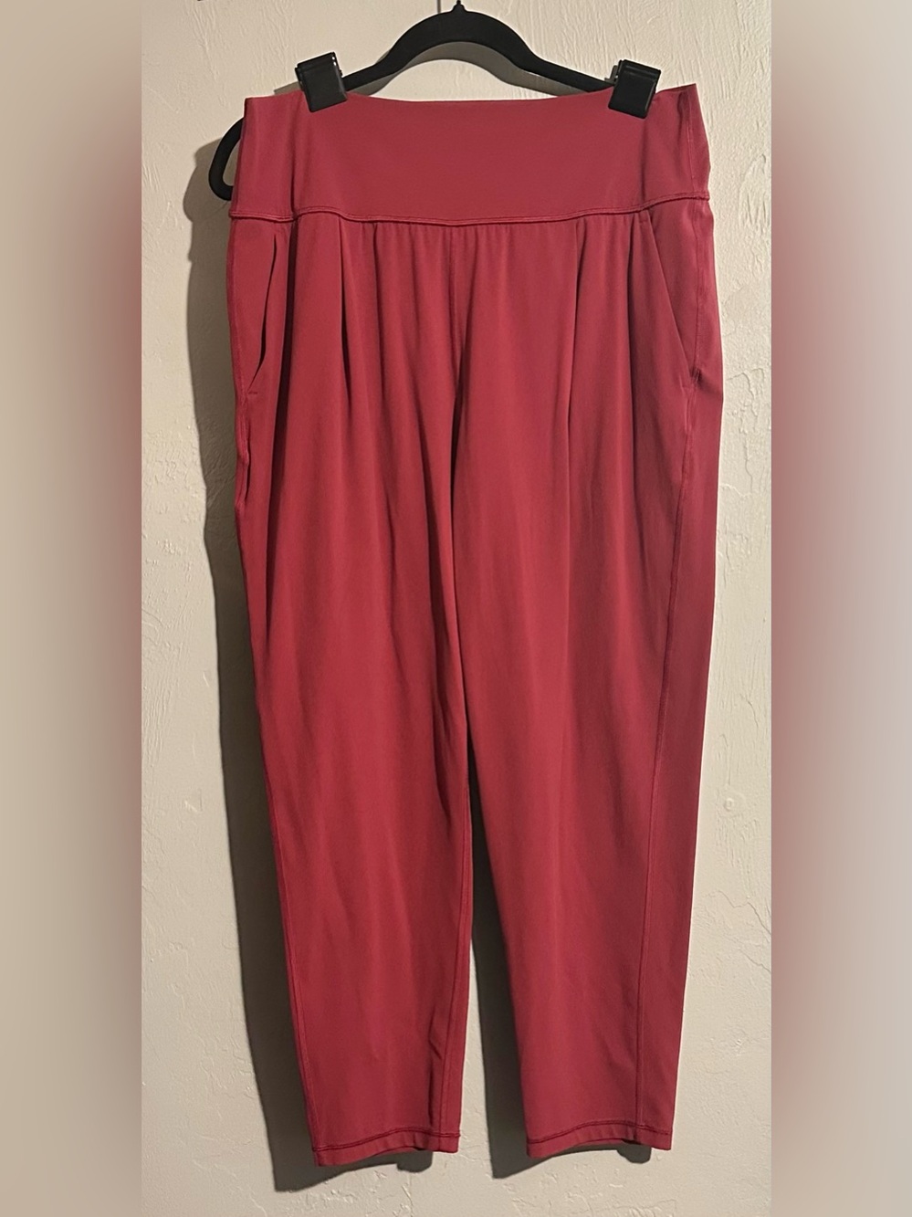 Athleta Elation Coffeeberry Pleated Athletic Yoga Loungewear Tapered Pants, L